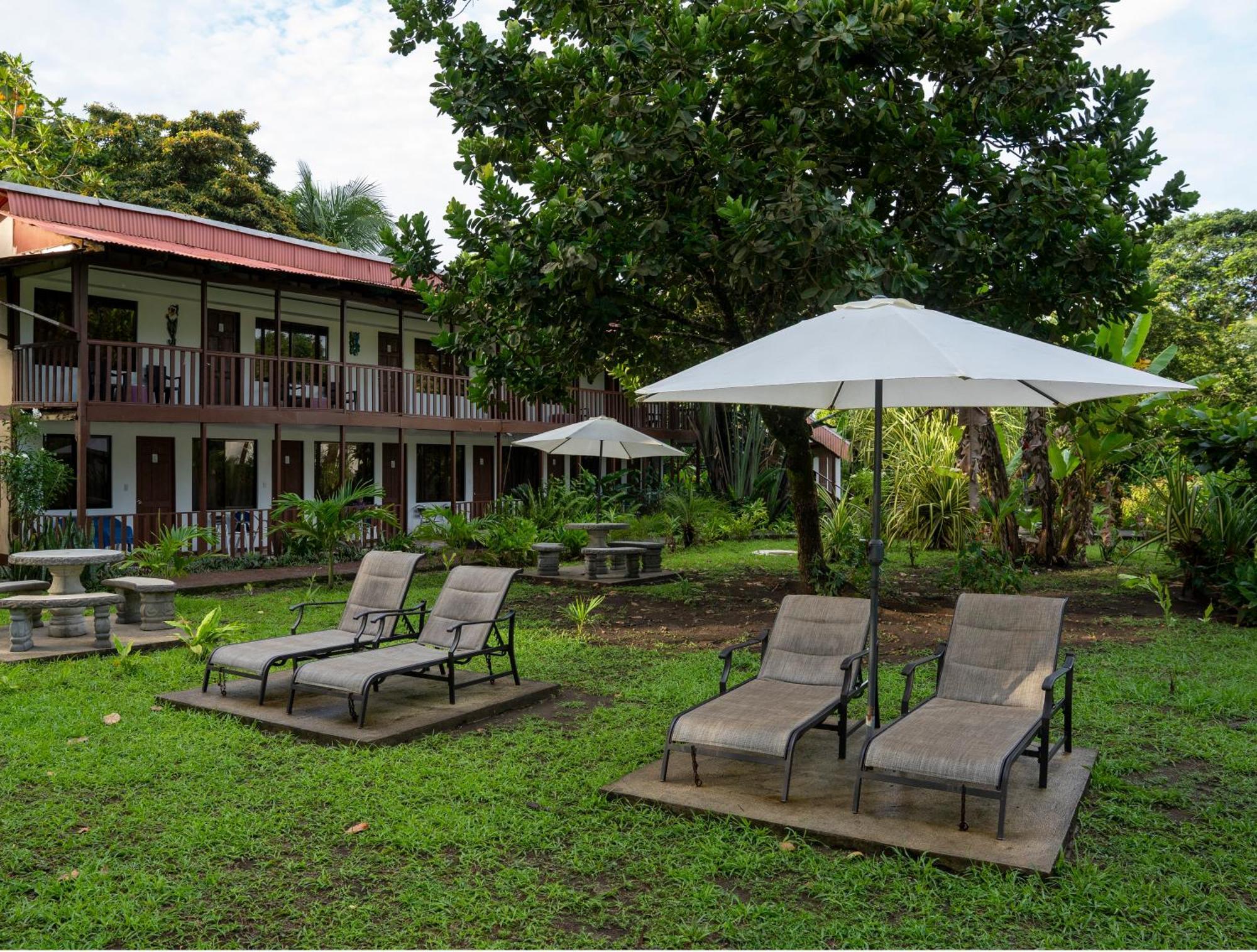 Hotel Tortuguero Beachfront Exterior photo