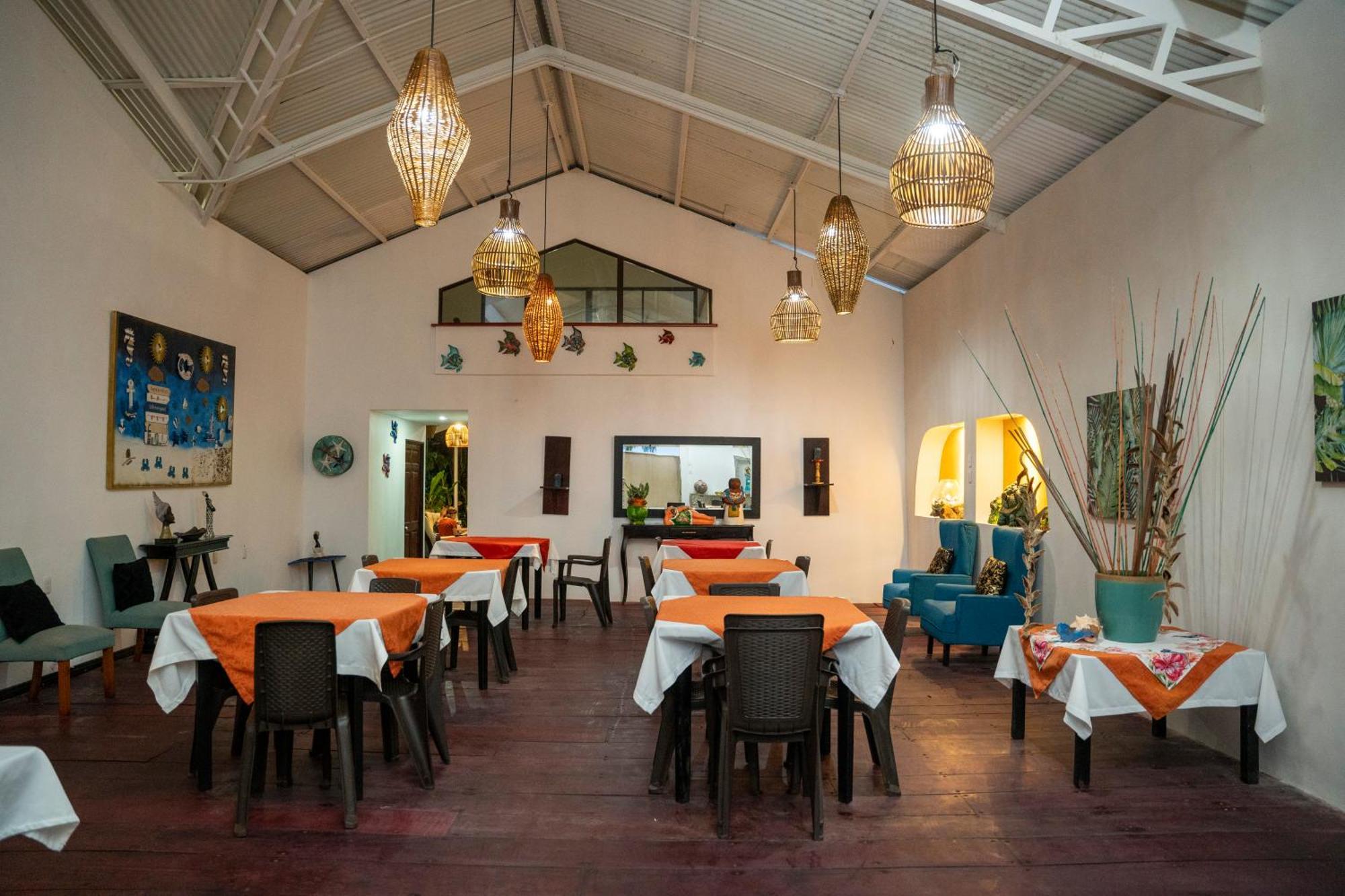 Hotel Tortuguero Beachfront Exterior photo
