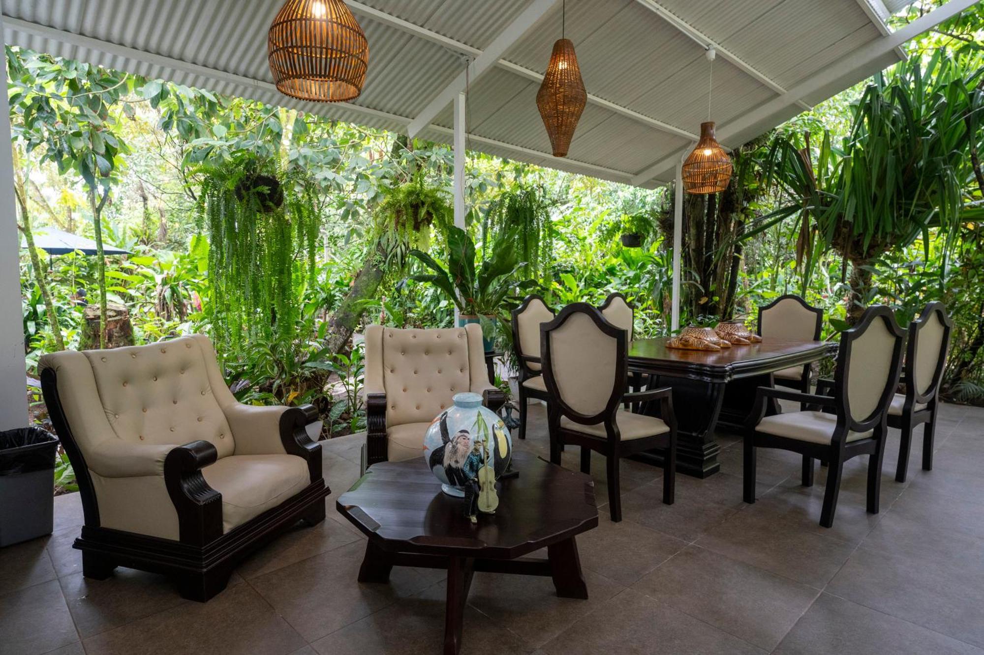 Hotel Tortuguero Beachfront Exterior photo