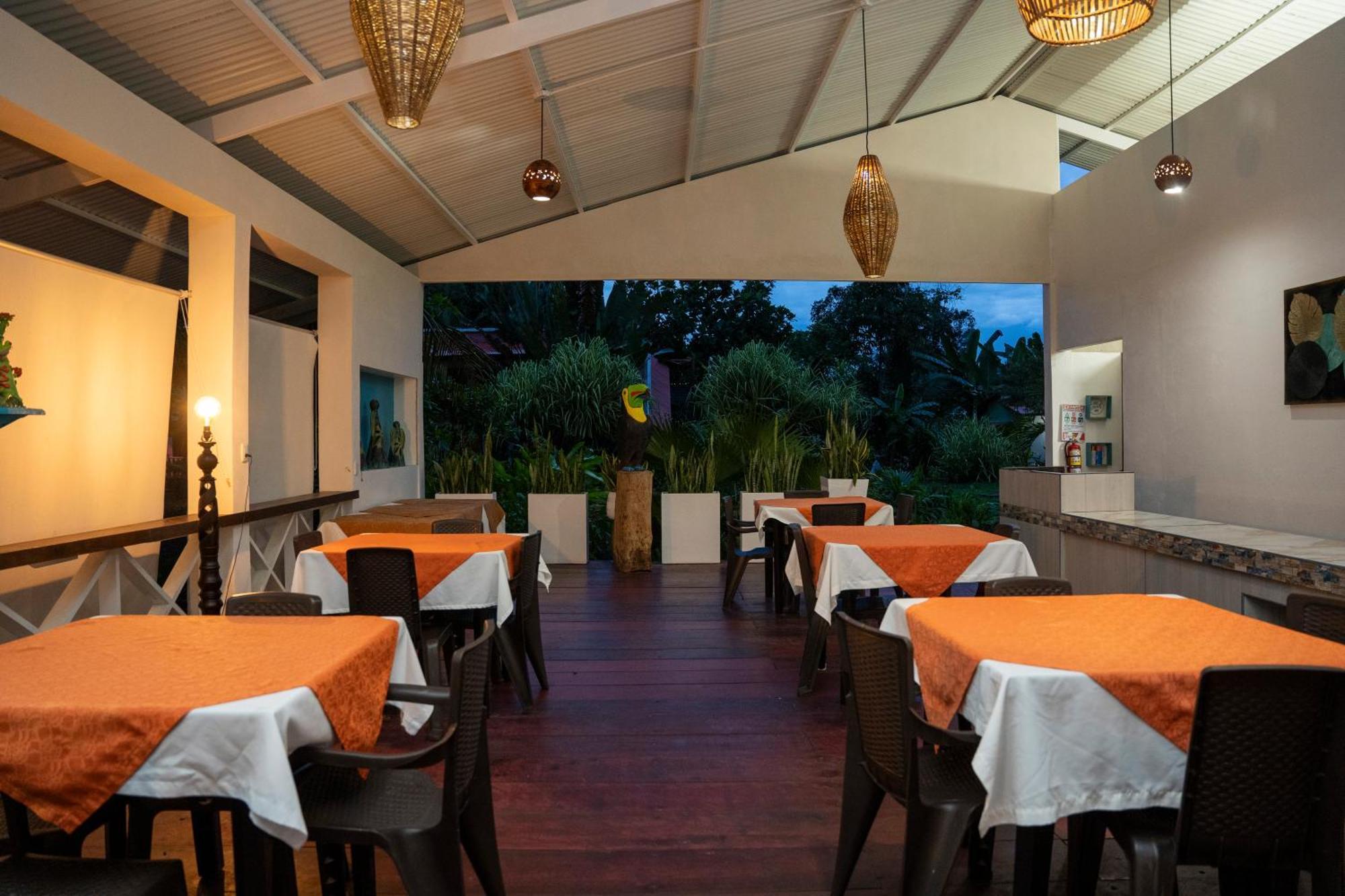 Hotel Tortuguero Beachfront Exterior photo